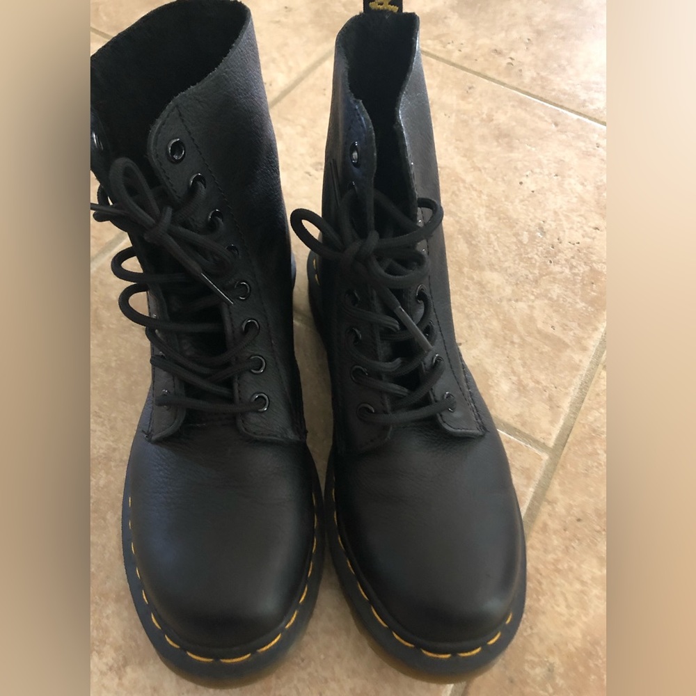 Doc Martens Pascal leather boots